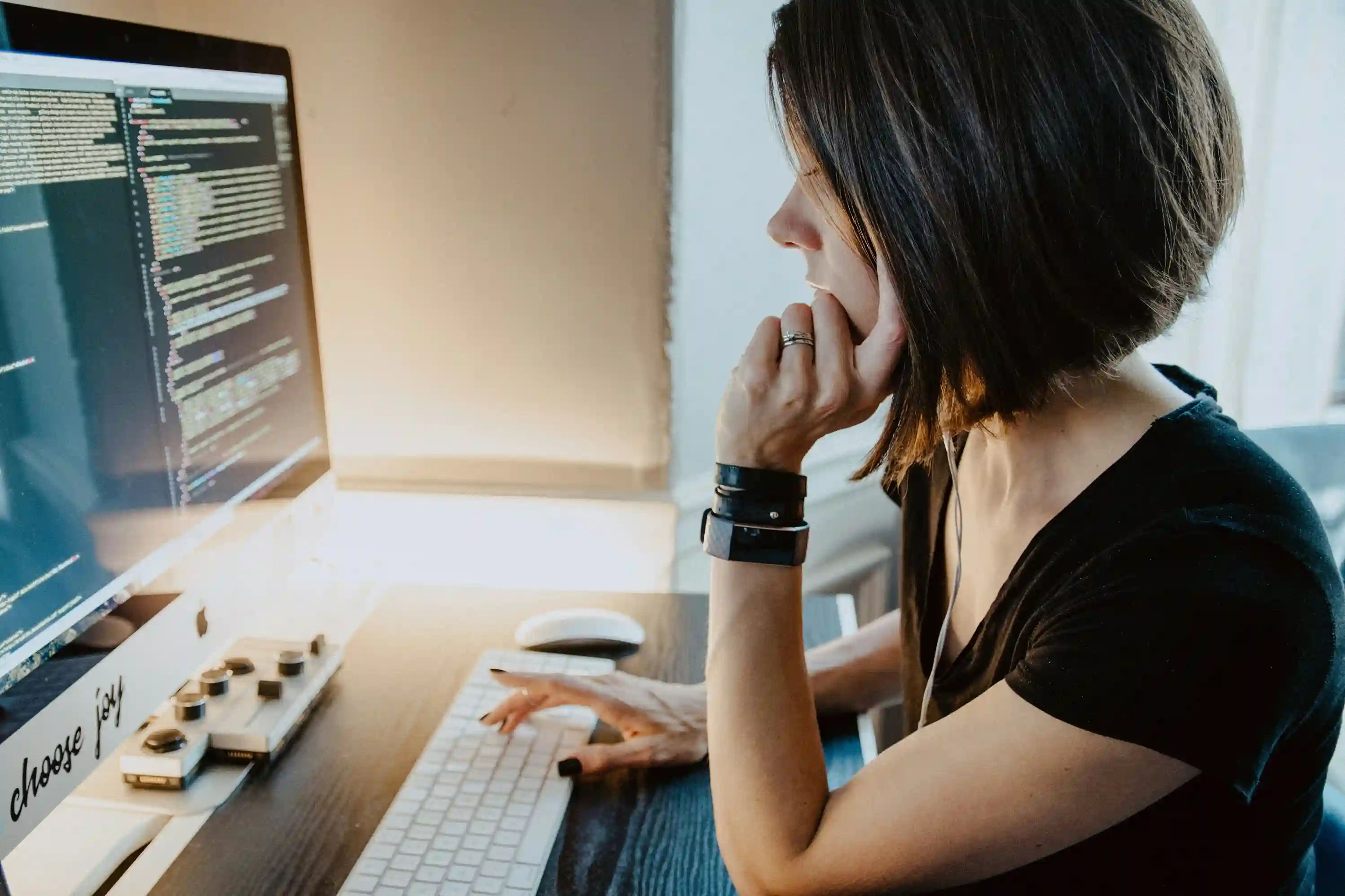 Profesional manejando volúmenes de docker
