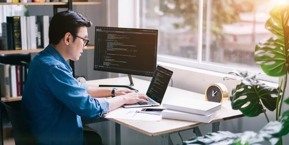 Desarrollador Integrando Firebase en App Ionic