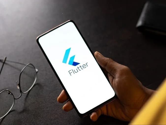 Pantalla Móvil con logo de Flutter