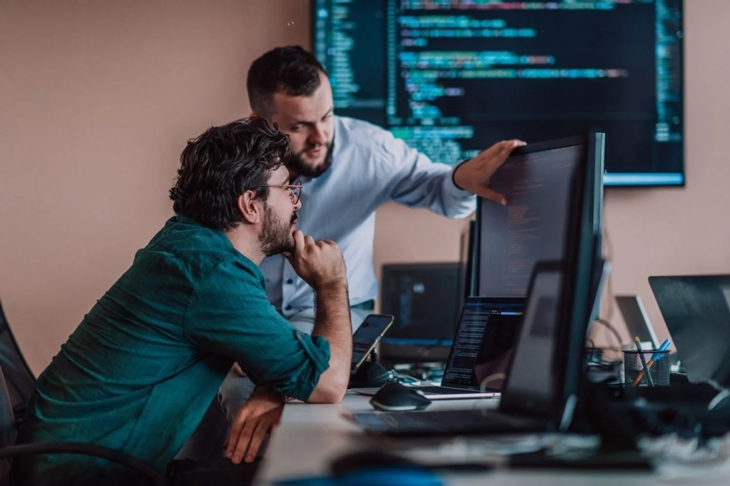 chico aprendiendo a programar desde cero